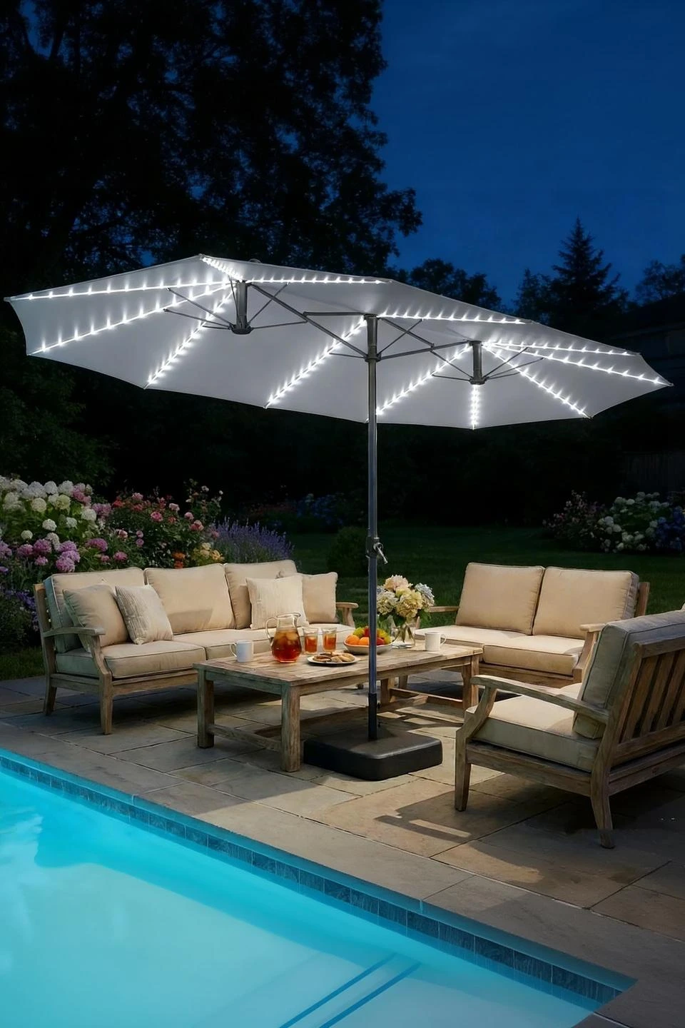 How to Choose Between a Double-Sided Umbrella and a Traditional Pergola
